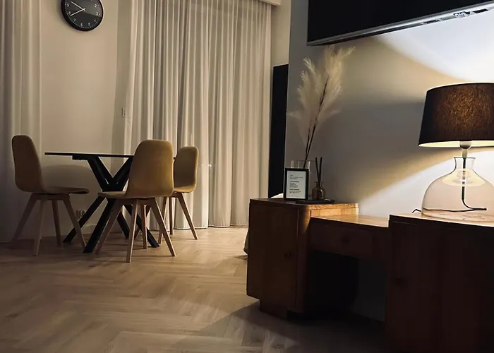 Bulwar Staromiejski, Old Town, Free Parking, *