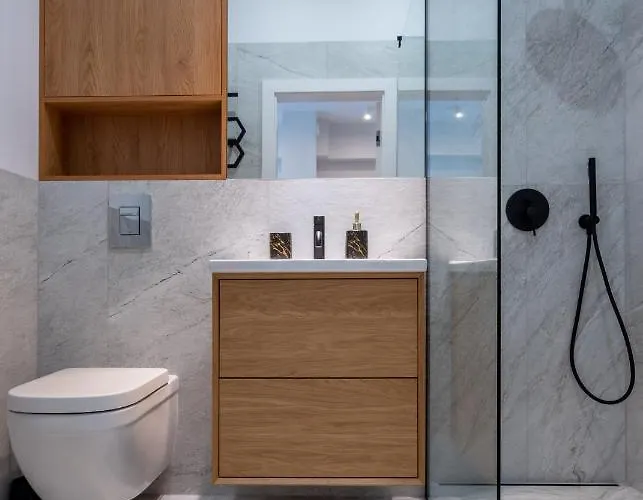 Bulwar Staromiejski, Old Town, Free Parking,