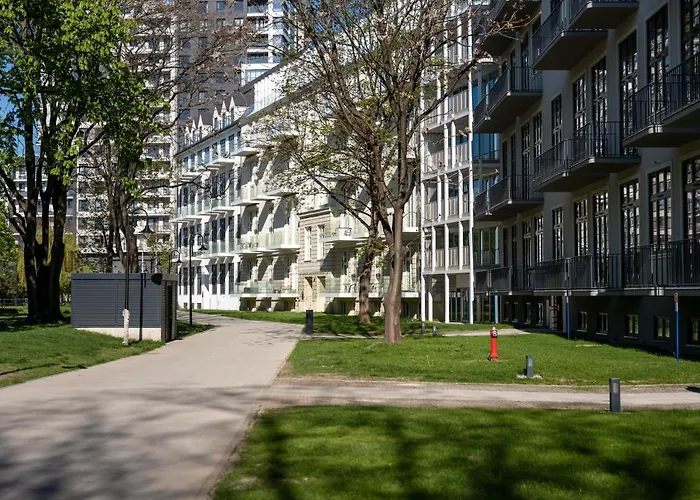 Bulwar Staromiejski, Old Town, Free Parking, * Wrocław