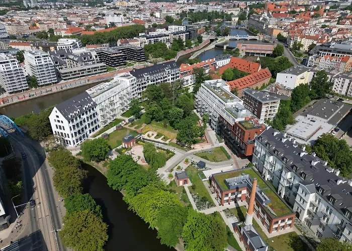 Bulwar Staromiejski, Old Town, Free Parking, * Wrocław