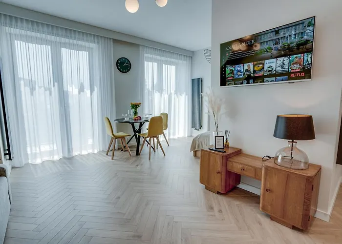 Bulwar Staromiejski, Old Town, Free Parking, * Wrocław